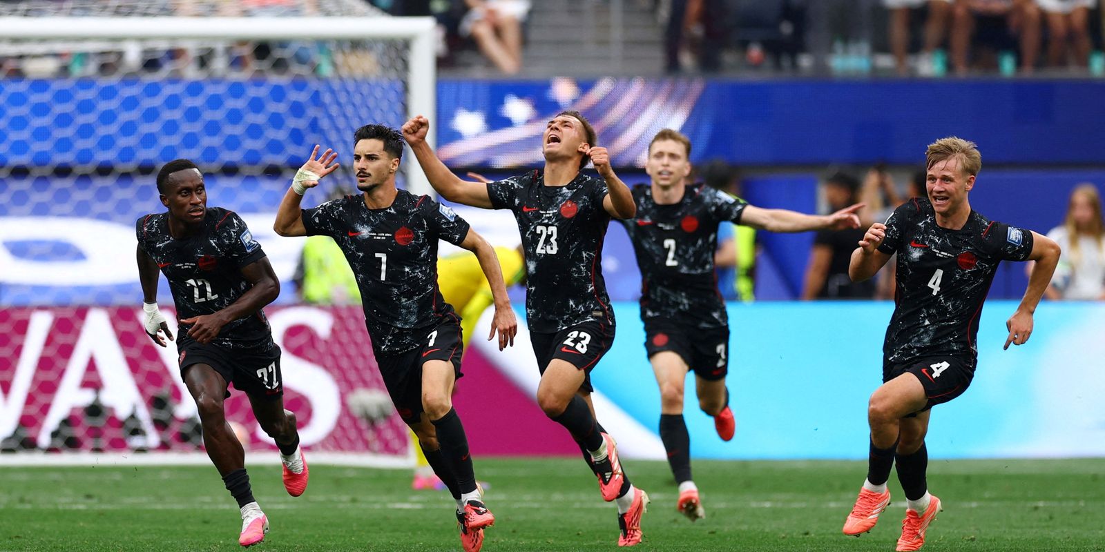 Com gol no final, Canadá vence Africa do Sul e vai às oitavas da Copa