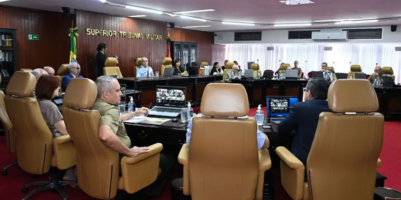 STM mantém ministro em julgamento de perda de patente de Bolsonaro