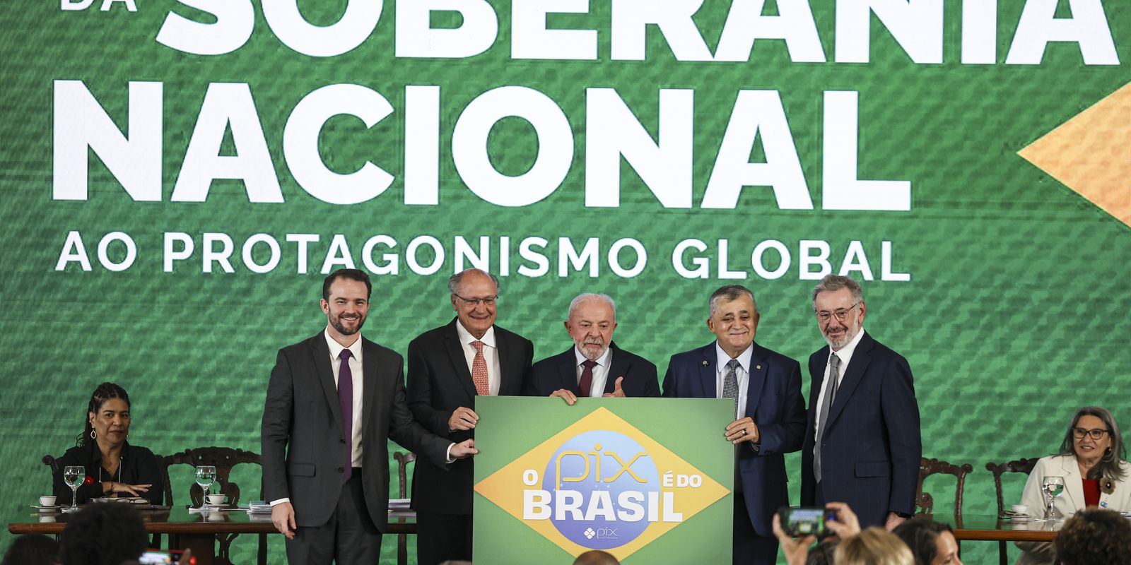 “Brasil não abaixa a cabeça”, diz Durigan ao defender soberania e Pix