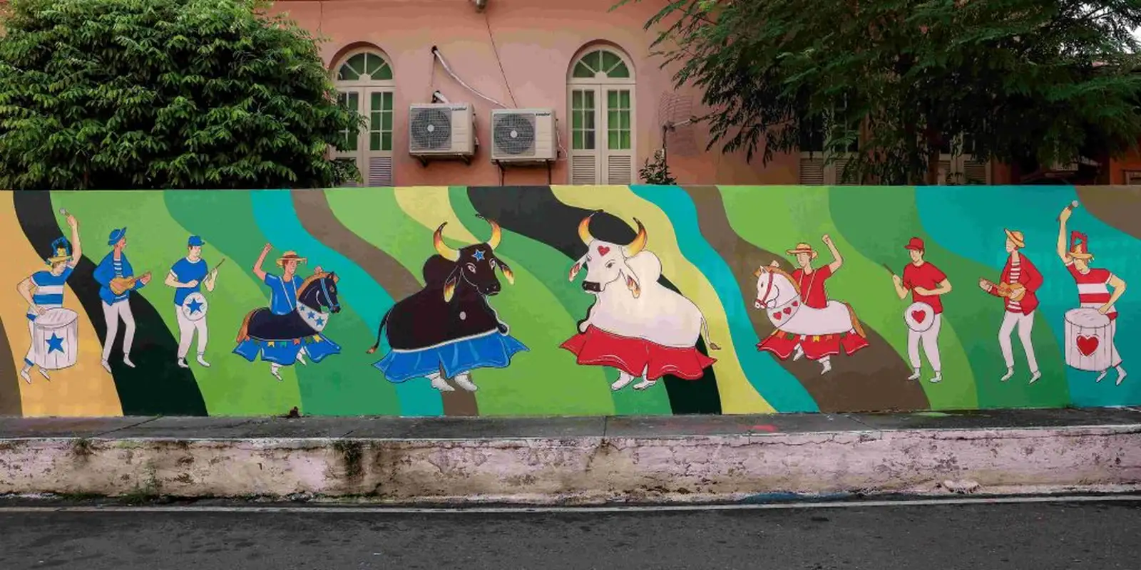 Parintins ganha novos murais e amplia circuito de arte urbana