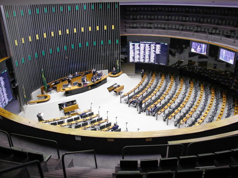 Câmara pode votar sistema de combate ao feminicídio e regras para conter preço de combustíveis – Notícias