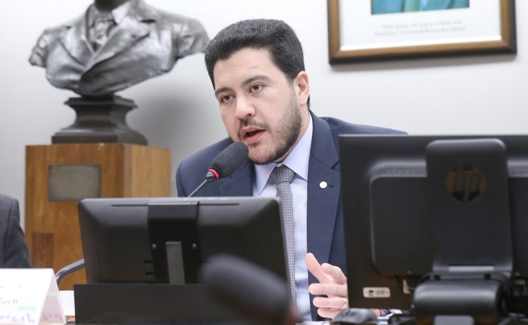Deputado diz que fim da “taxa das blusinhas” beneficia consumidor de baixa renda; ouça a entrevista – Notícias