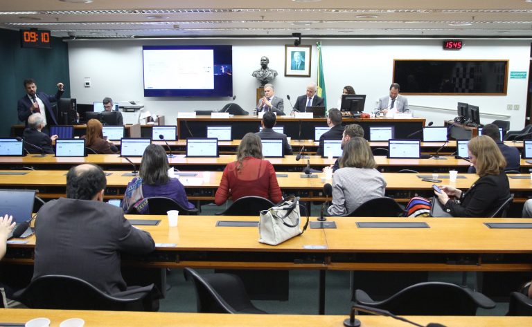 Pirataria aumenta informalidade e custos para a indústria, dizem especialistas em debate na Câmara – Notícias