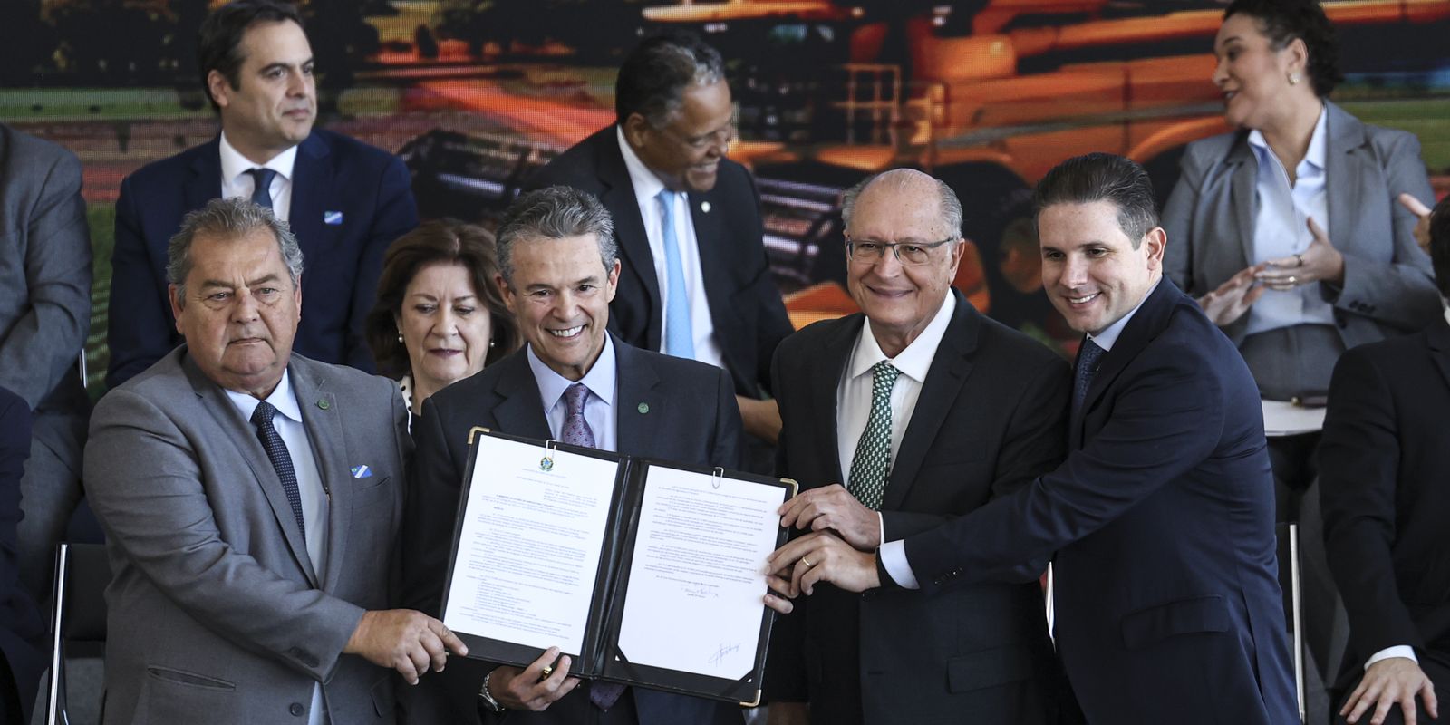 Governo federal lança Plano Safra 2026/2027 de R$ 525,1 bilhões