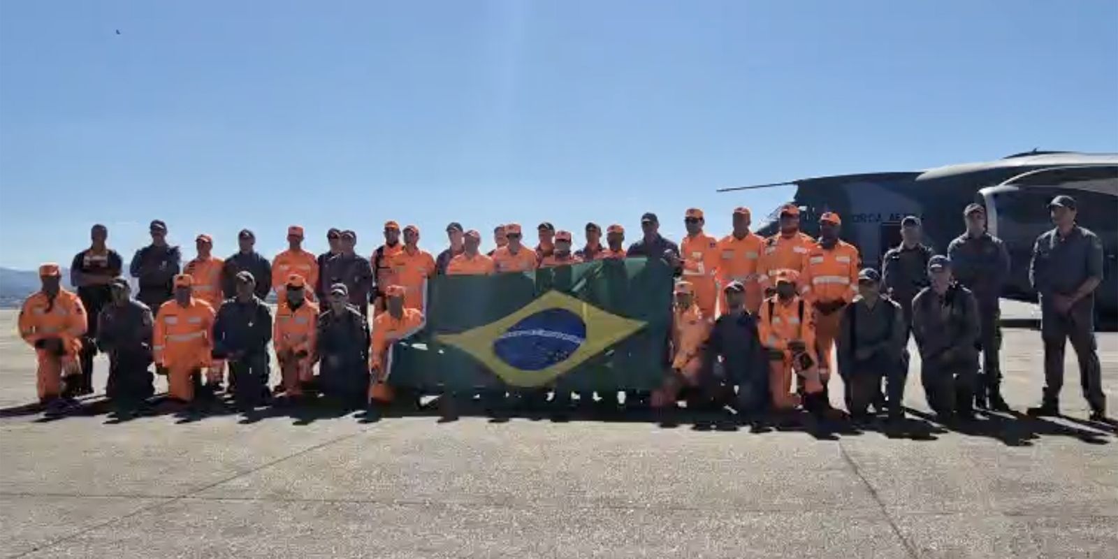 Quarto voo brasileiro para Venezuela decola com bombeiros e donativos