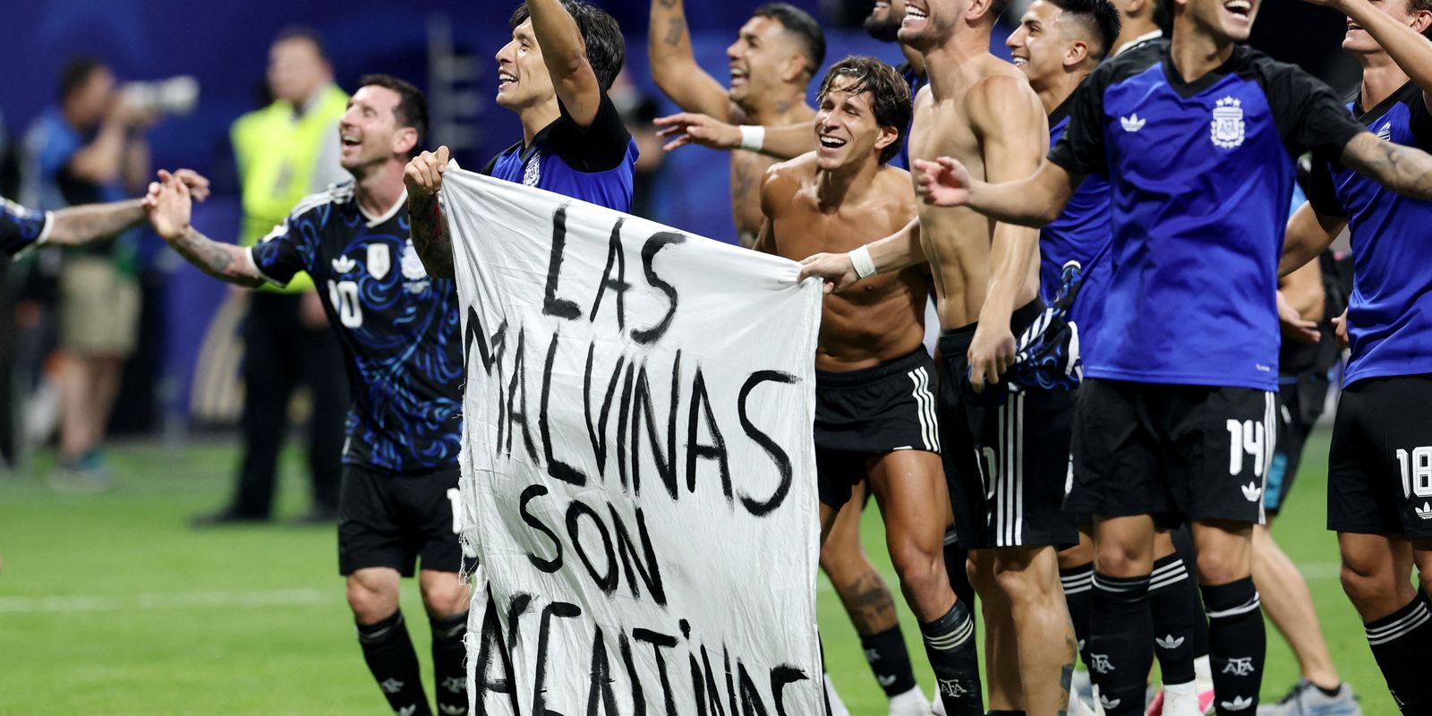 Ato de jogadores argentinos reacende debate sobre domínio das Malvinas