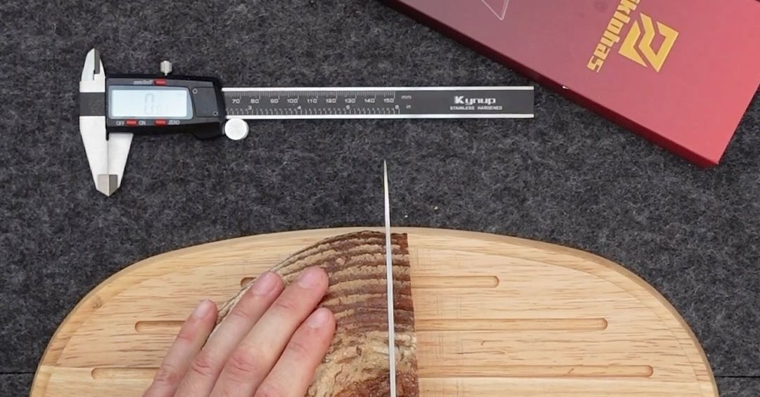 Este alemão está em busca de cortar a fatia de pão perfeita