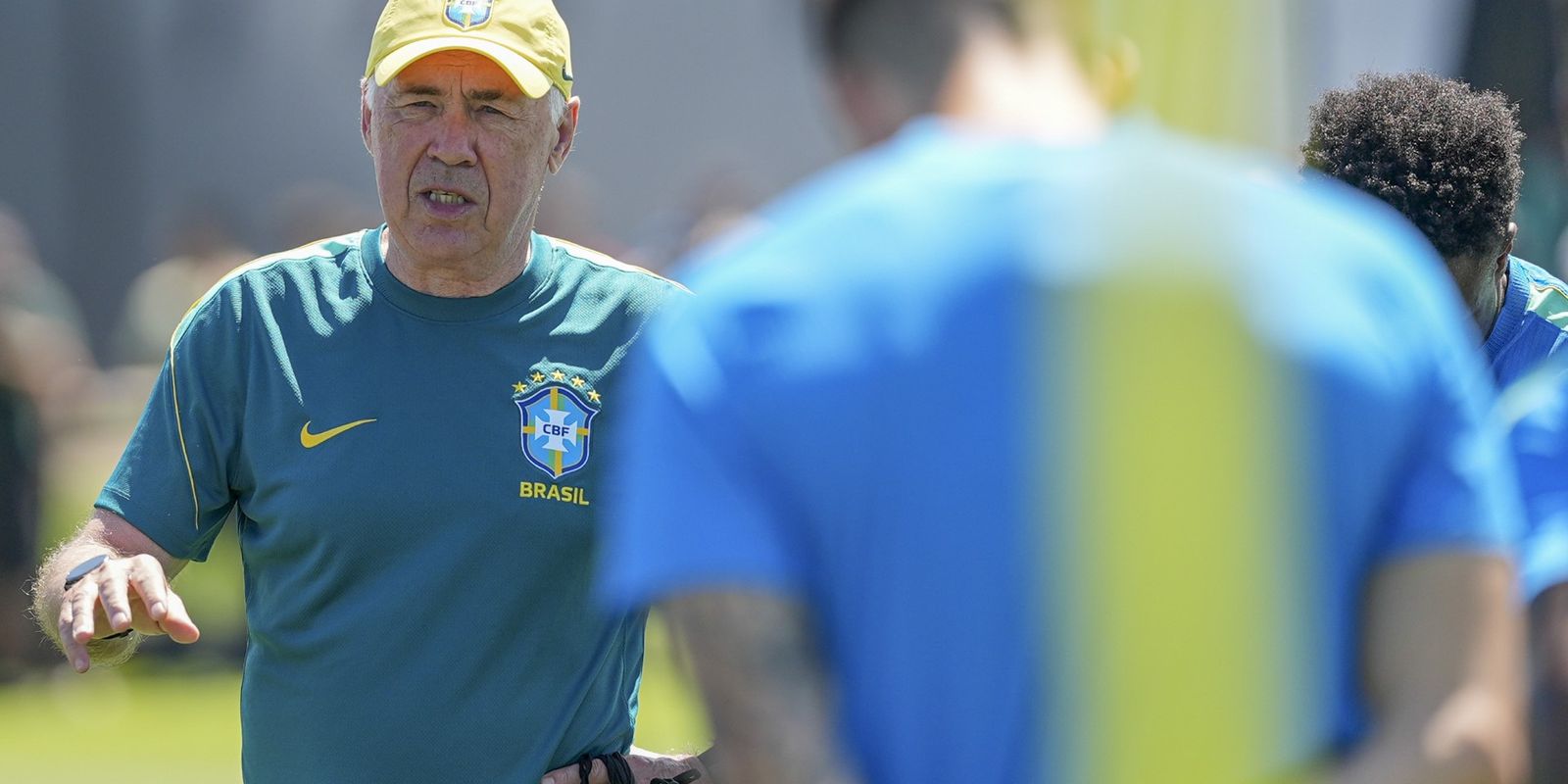 Ancelotti dá pista de Martinelli para vaga de Paquetá contra Noruega