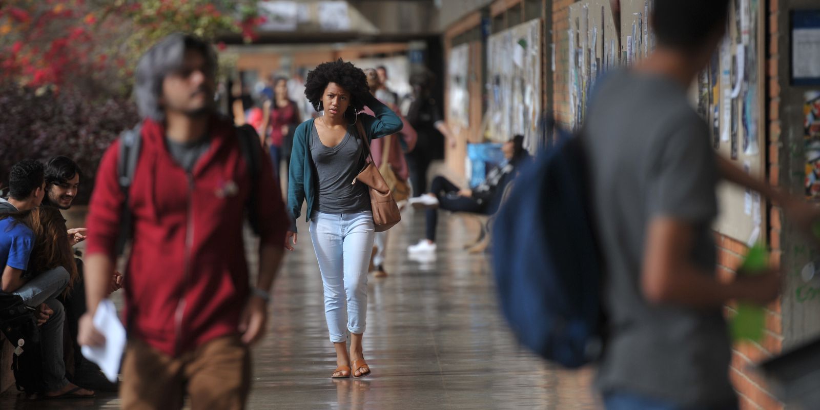Mais da metade dos graduandos já abdicaram de estudos para cuidar de f