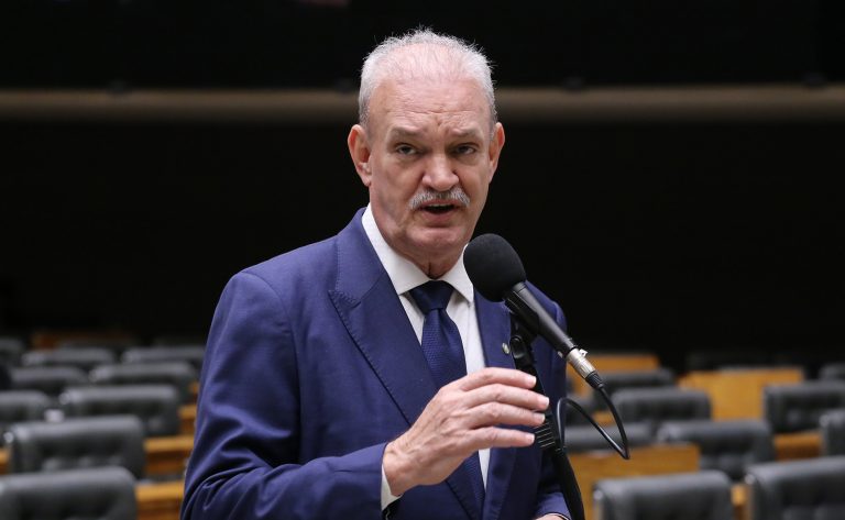 Comissão aprova proposta com novas regras para placas de atendimento prioritário – Notícias
