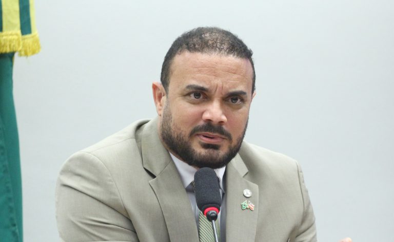 Projeto reconhece atividade de risco de auditores fiscais agropecuários e autoriza porte de arma – Notícias