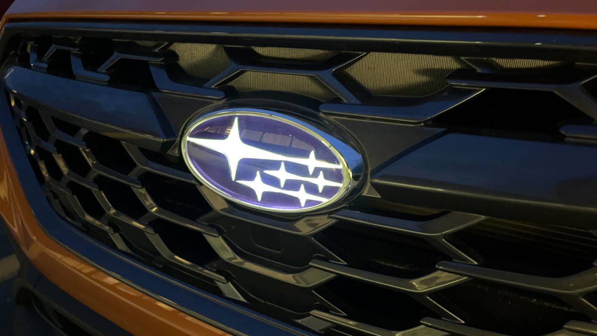 Subaru faz recall de mais de 541.000 veículos devido a adesivos