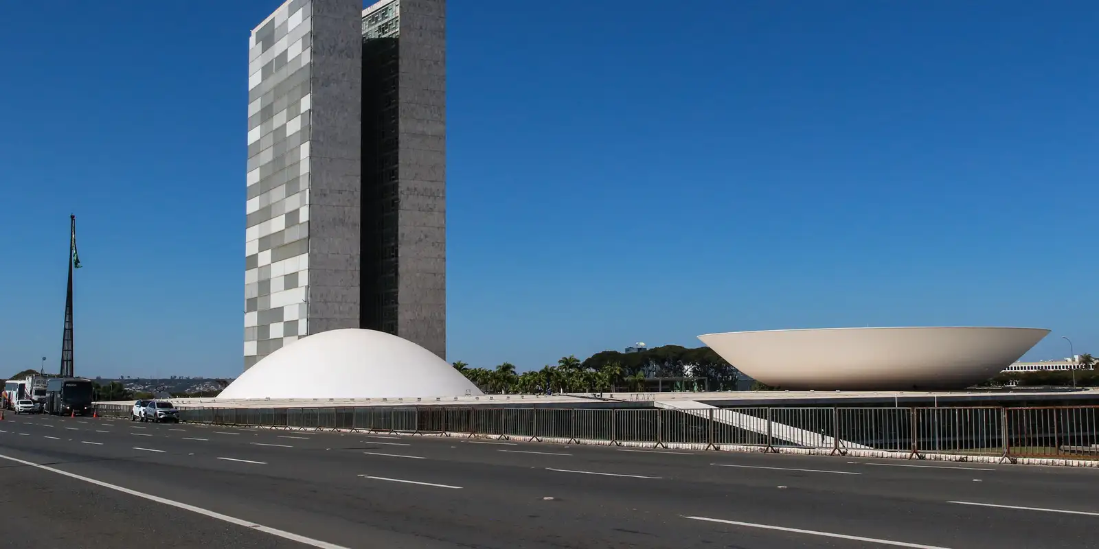 Votação da MP que zera “taxa das blusinhas” é adiada para terça